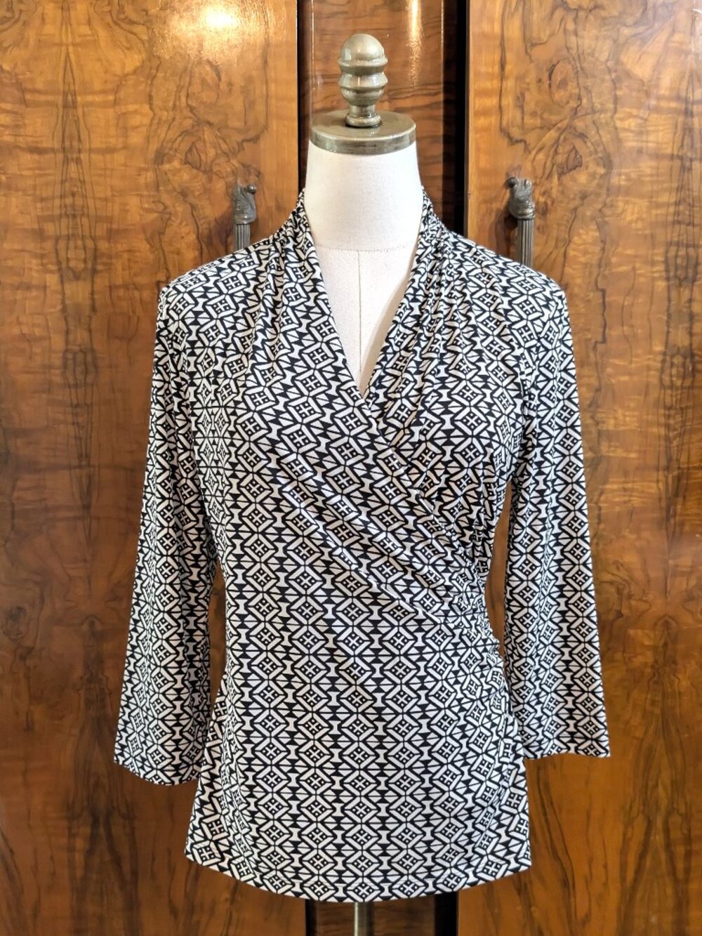 Chico's Monochrome Faux Wrap Blouse S 0 Black White Tile Print 3/4 Sleeve Retro